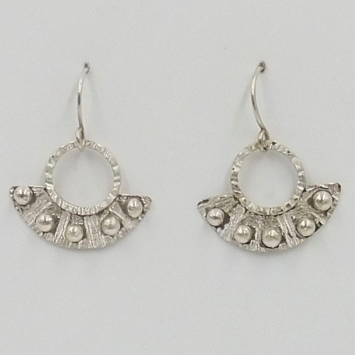 Click to view detail for DKC-1180 Earrings, Semi-Circles with Balls $70